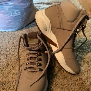 Beige timberlands worn once size 9